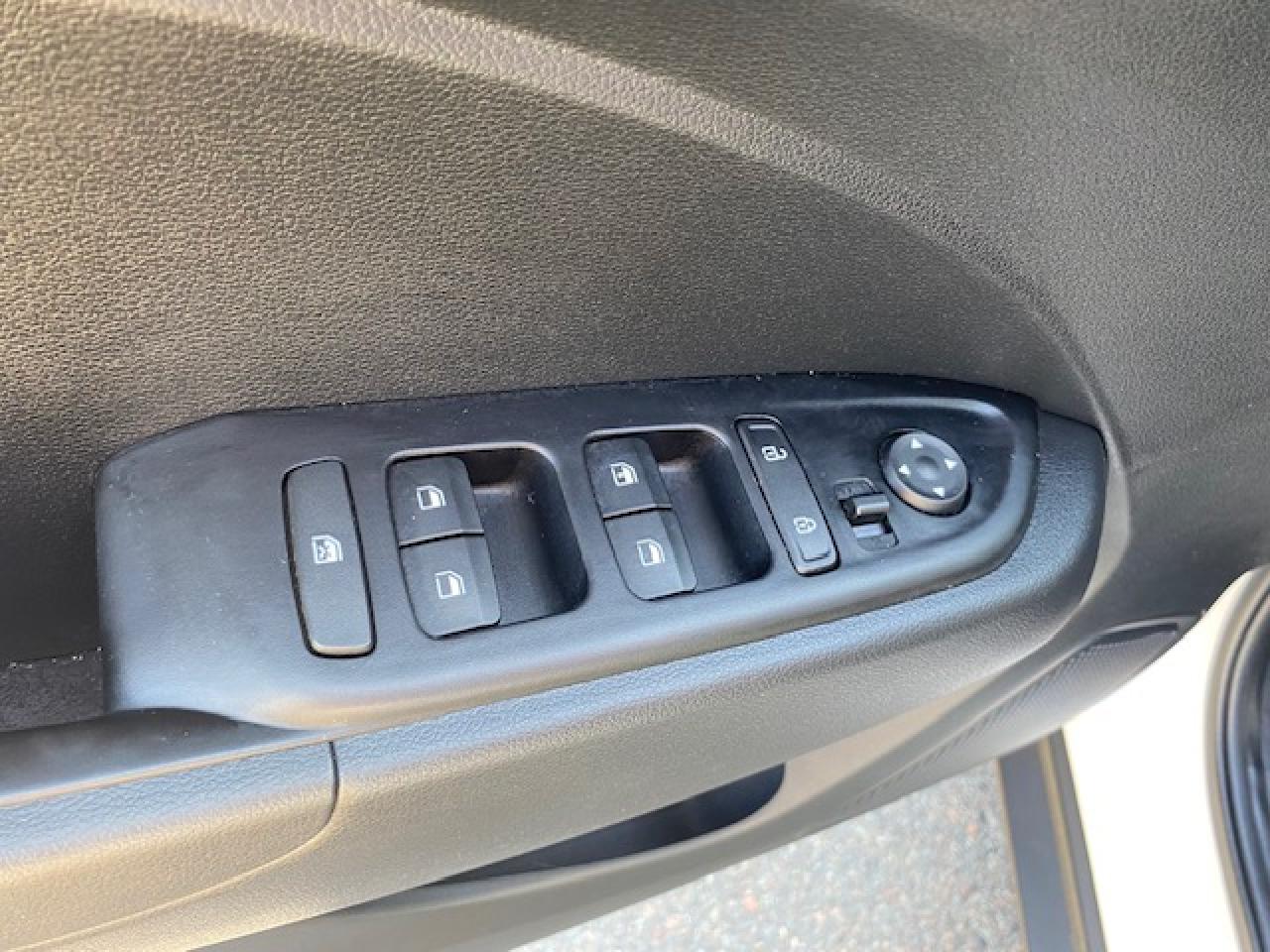 2024 Hyundai Venue Essential - Photo #11