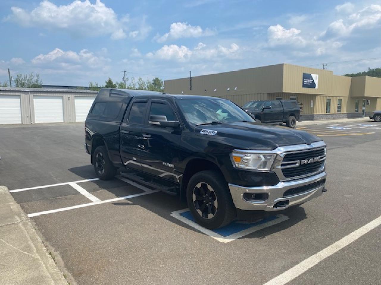 2020 RAM 1500 BIG HORN 4X4 QUAD CAB 6'4" BOX - Photo #2