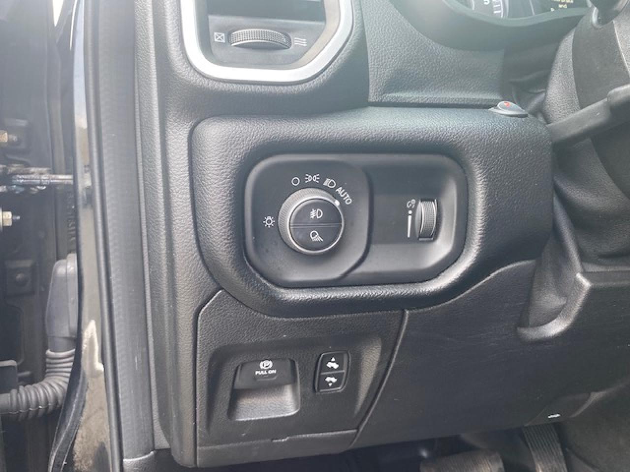2020 RAM 1500 BIG HORN 4X4 QUAD CAB 6'4" BOX - Photo #13