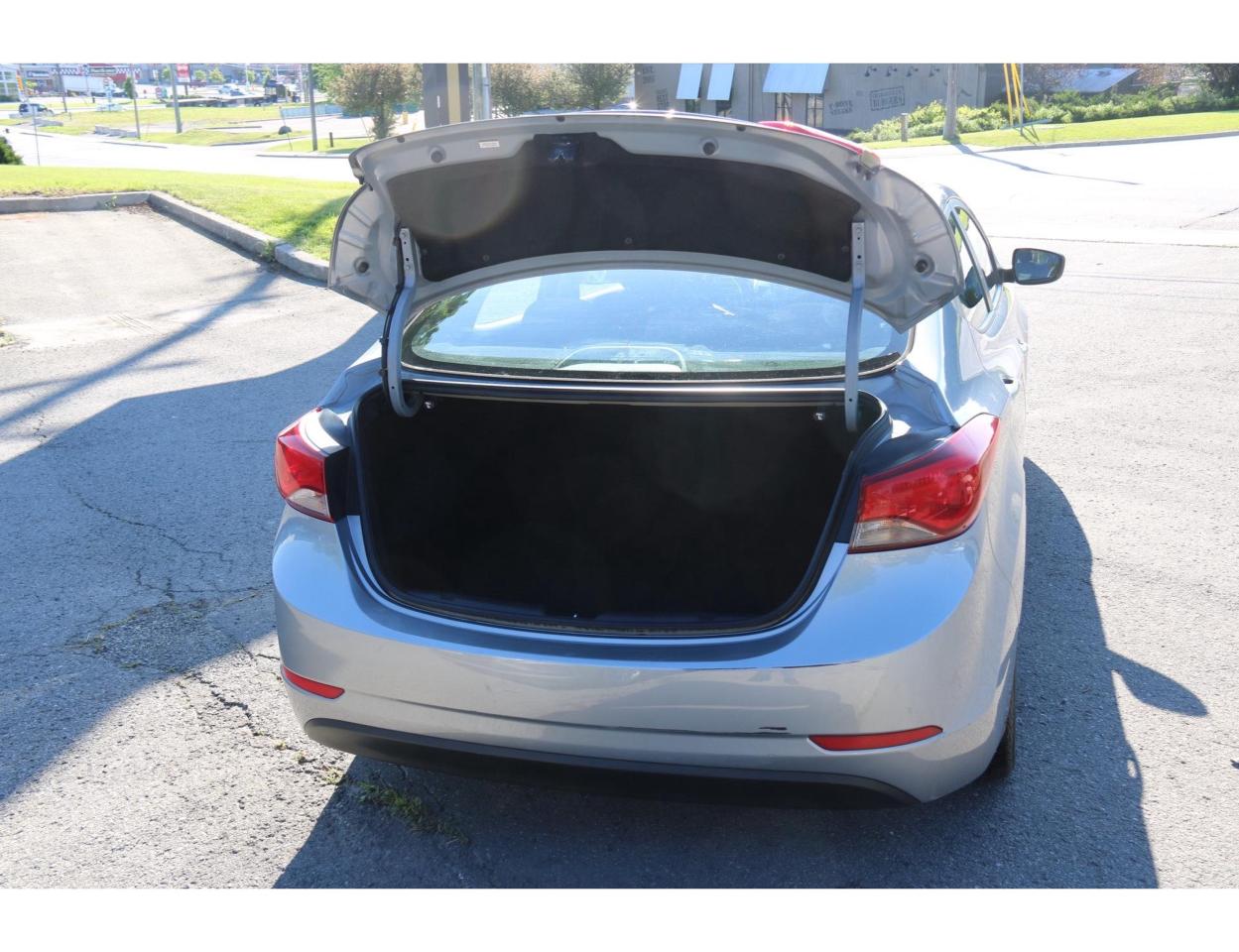 2016 Hyundai Elantra Limited - Photo #10
