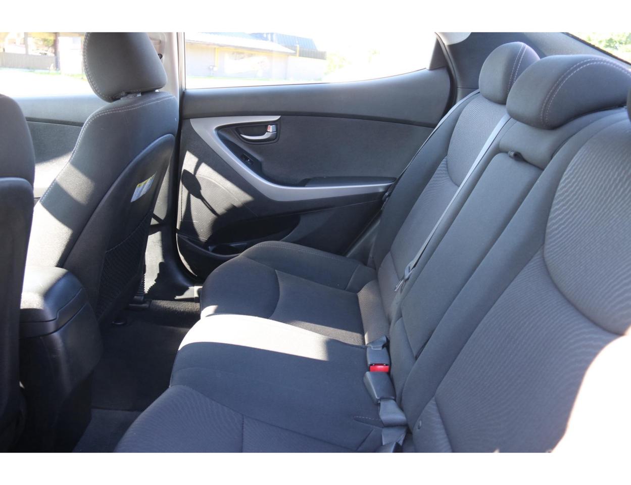 2016 Hyundai Elantra Limited - Photo #11