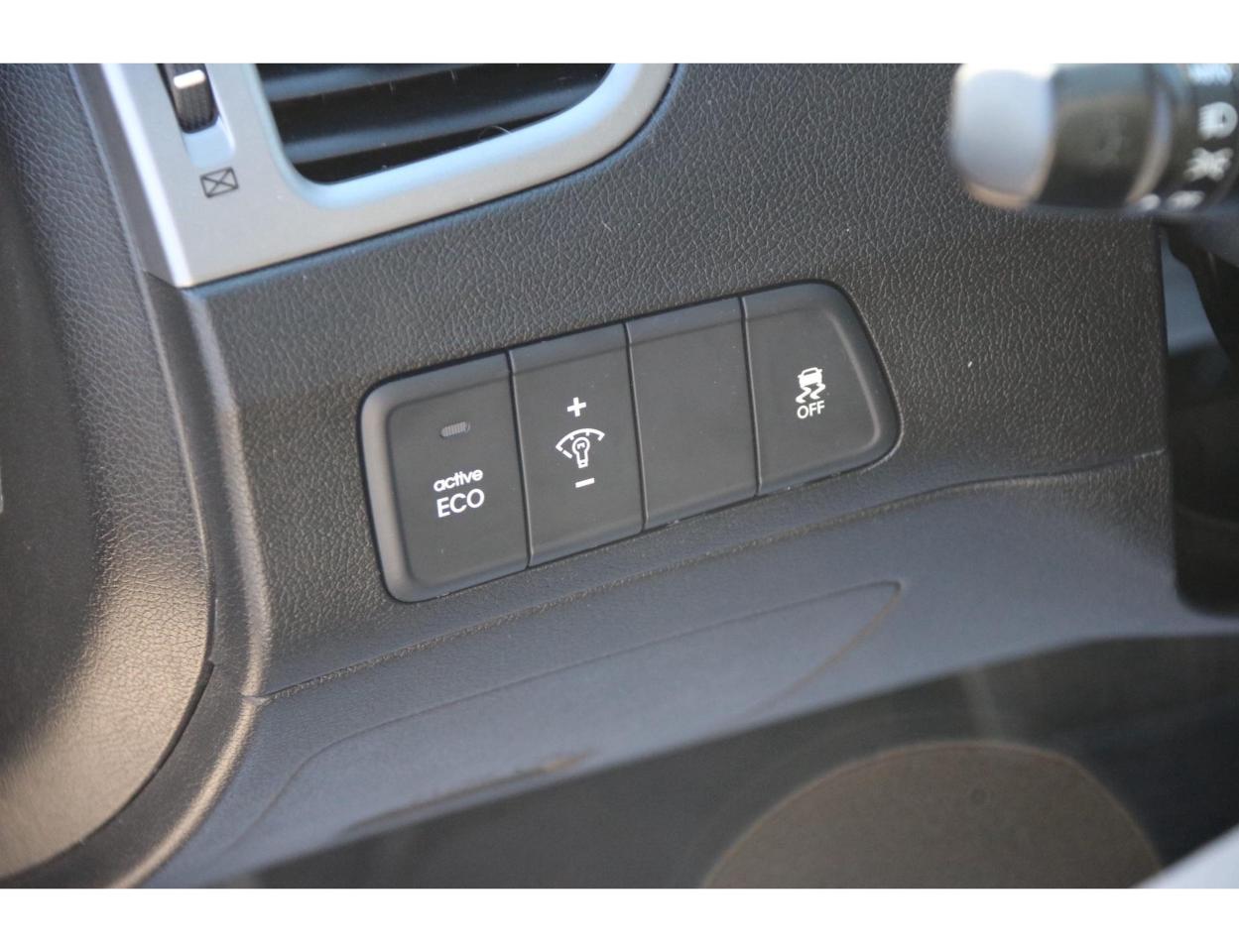 2016 Hyundai Elantra Limited - Photo #14