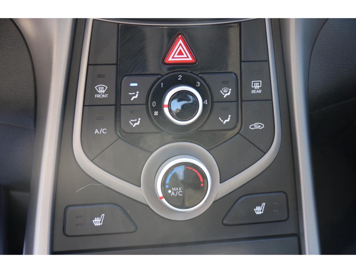 2016 Hyundai Elantra Limited - Photo #17