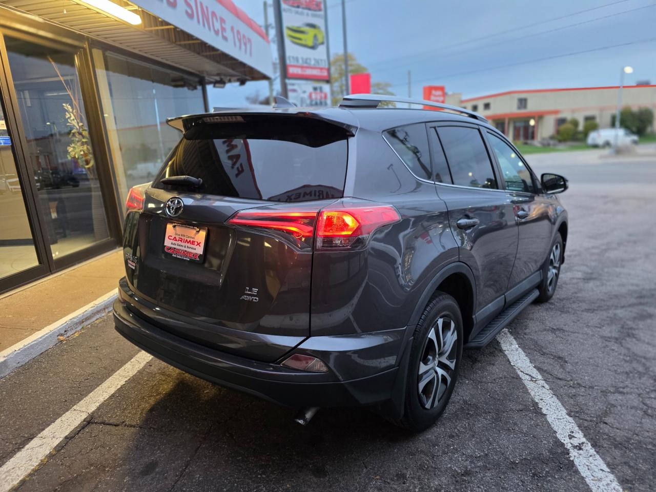 2017 Toyota RAV4 **SALE PENDING** Photo4