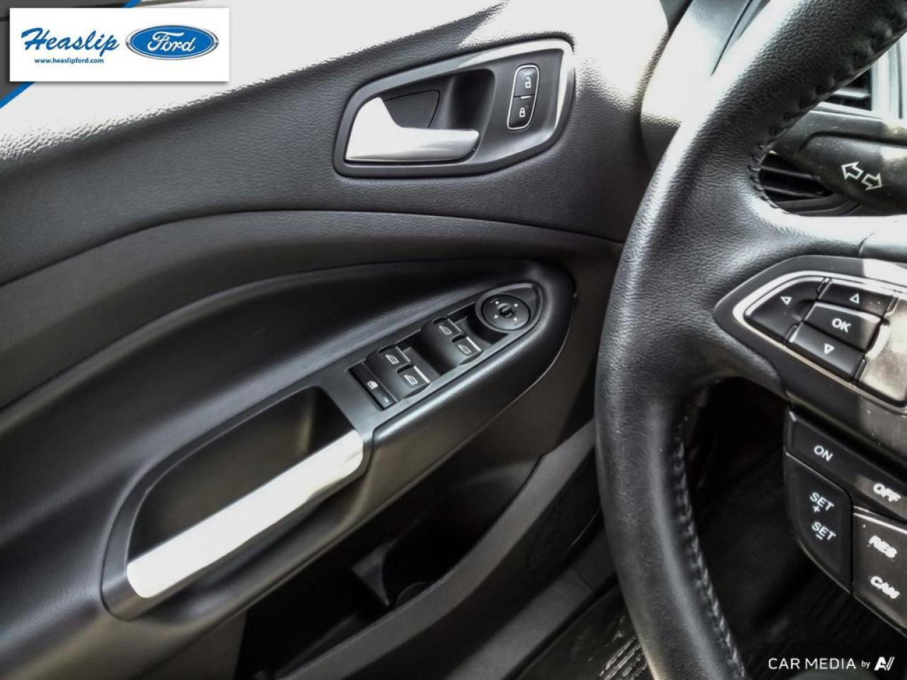 2019 Ford Escape SEL Photo5