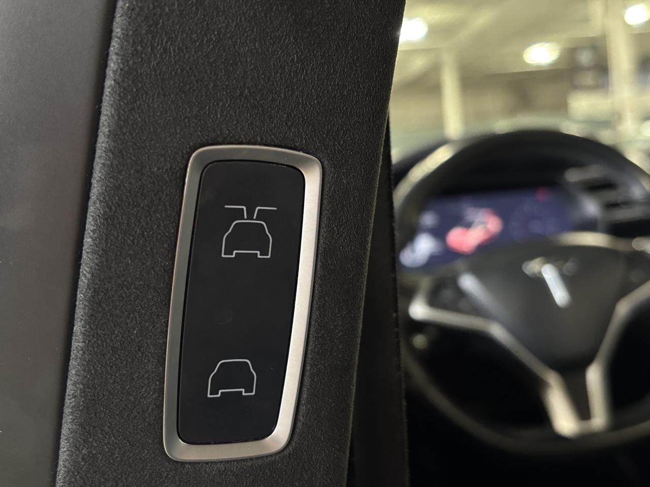 2017 Tesla Model X 75D|AWD|7PASSENGER|AUTOPILOT|CARBONMODS|FALCONDOOR - Photo #17