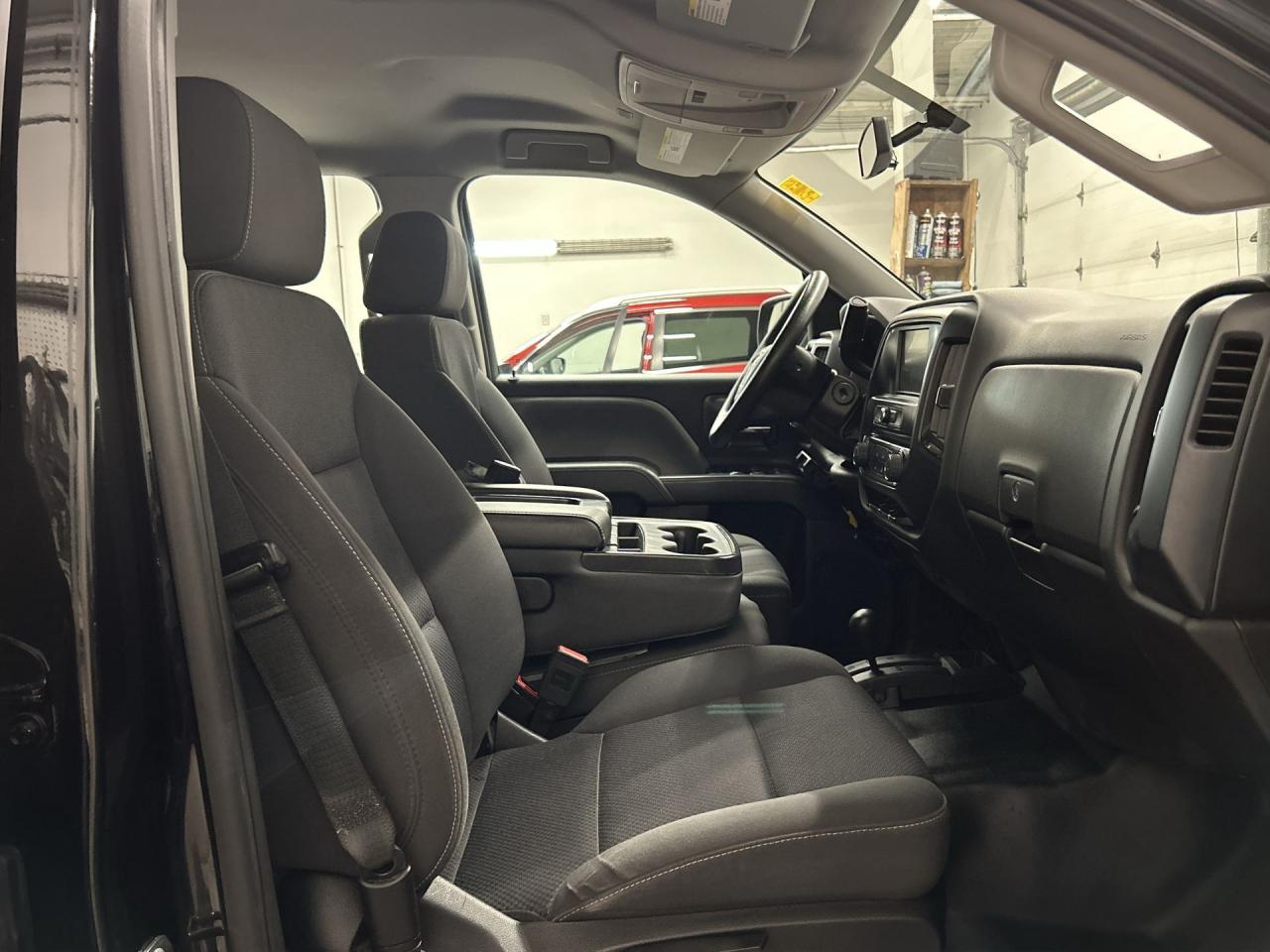 2018 GMC Sierra 1500 4X4| CERTIFIED| 5.3L V8| CREW| CARPLAY| BOX CAP Photo