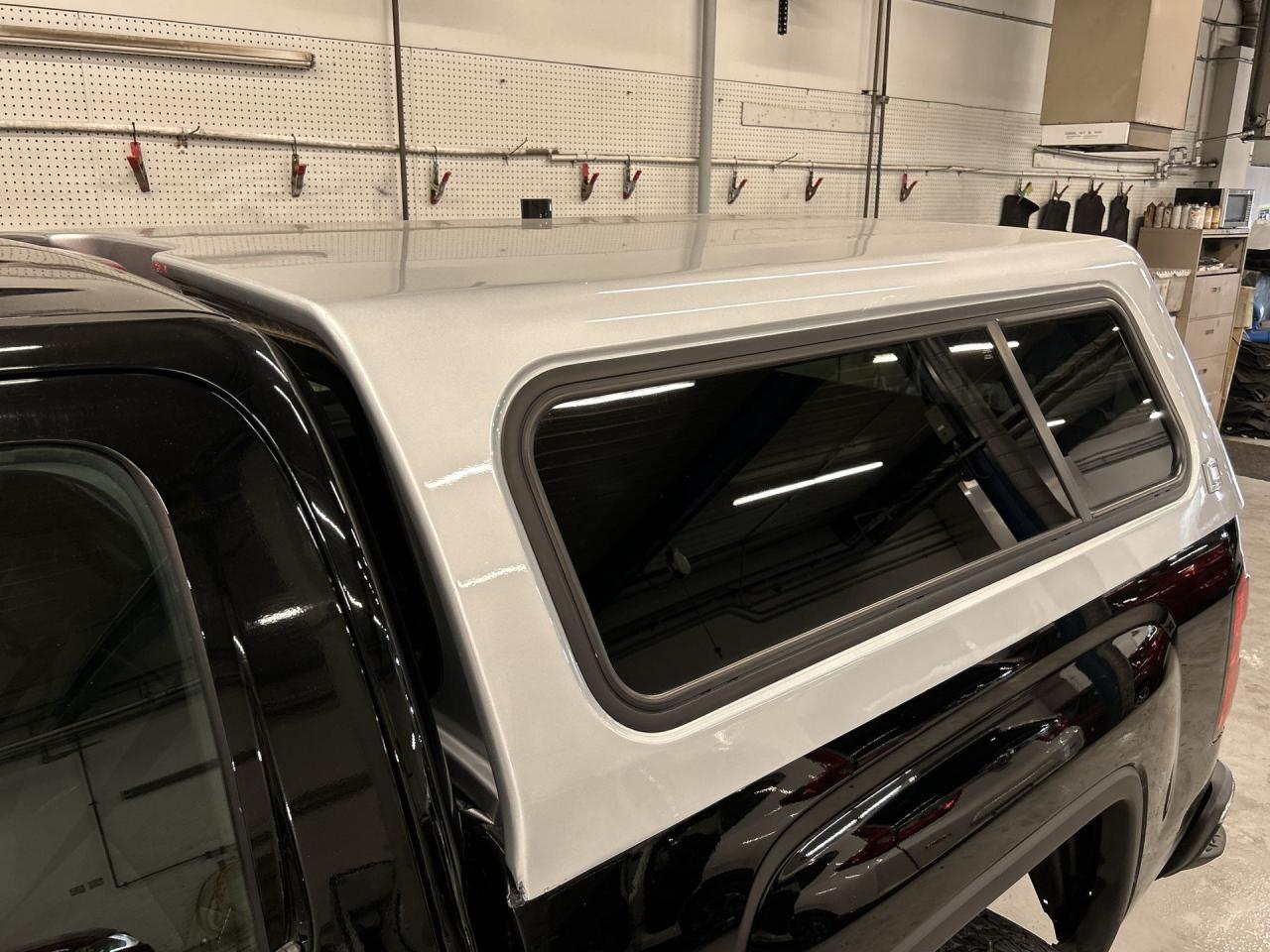 2018 GMC Sierra 1500 4X4| CERTIFIED| 5.3L V8| CREW| CARPLAY| BOX CAP Photo