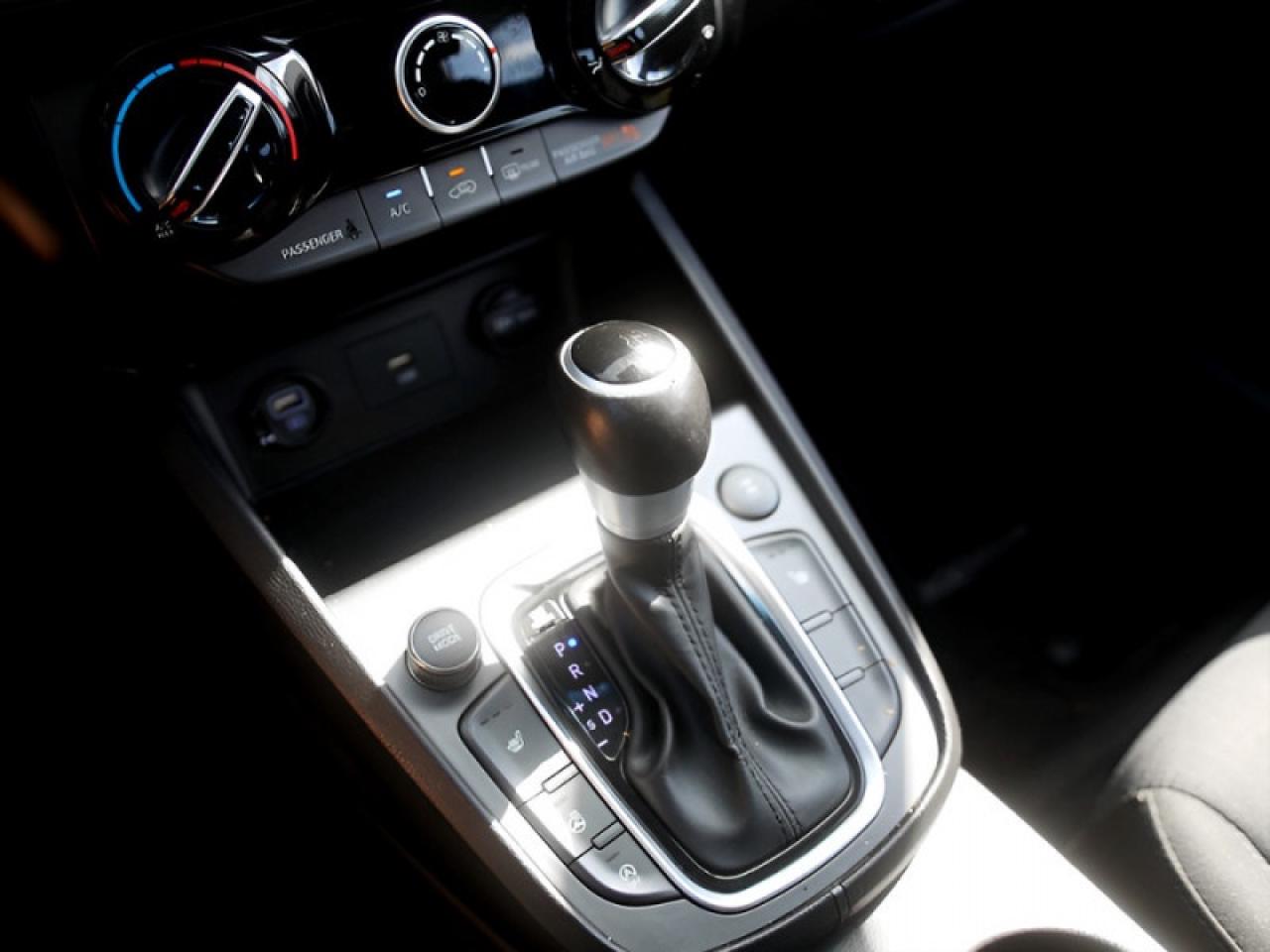 2022 Hyundai KONA 2.0L Preferred  **BLIND SPOT - HTD SEATS** Photo