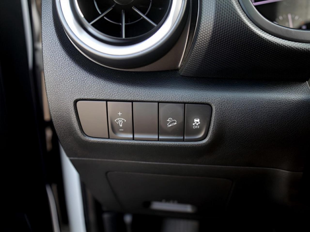 2022 Hyundai KONA 2.0L Preferred  **BLIND SPOT - HTD SEATS** Photo