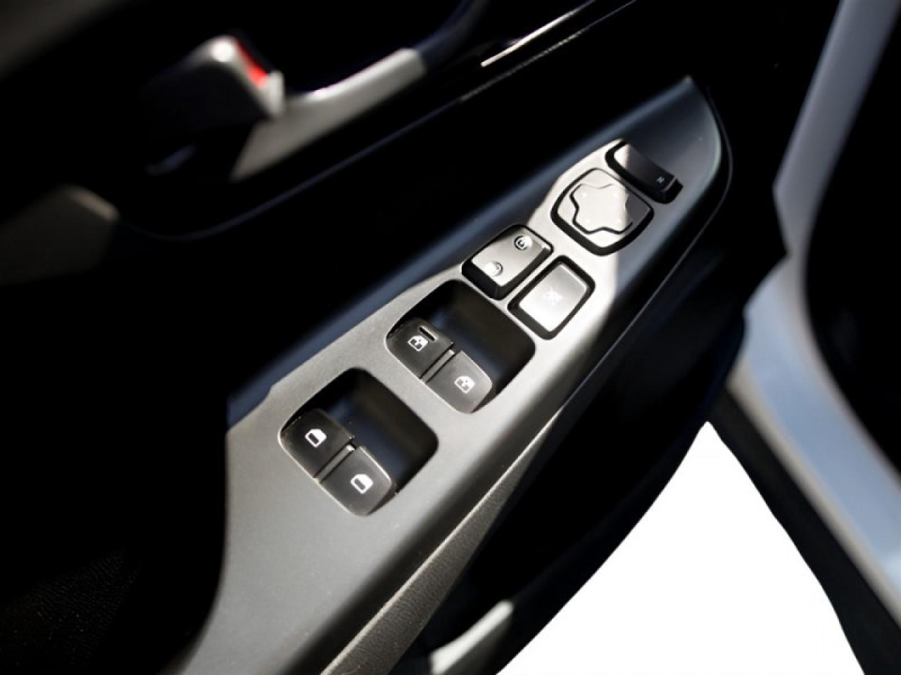 2022 Hyundai KONA 2.0L Preferred  **BLIND SPOT - HTD SEATS** Photo