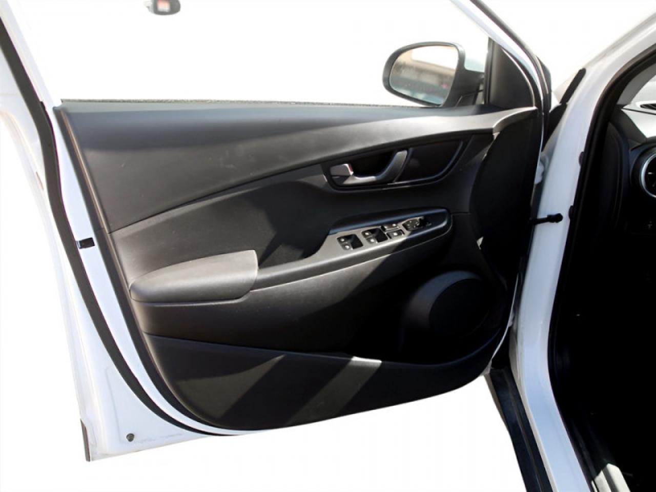 2022 Hyundai KONA 2.0L Preferred  **BLIND SPOT - HTD SEATS** Photo