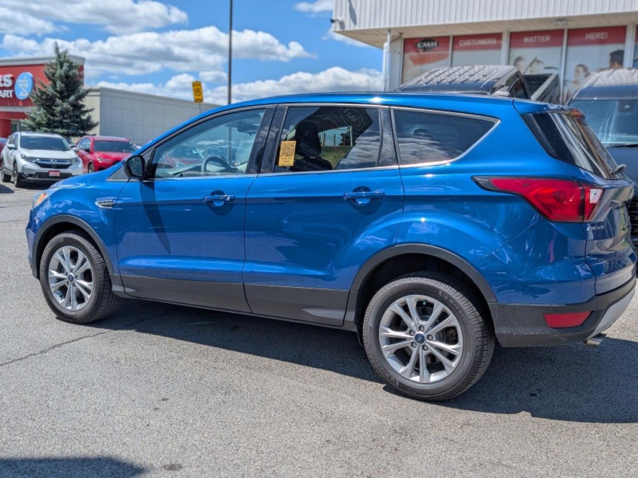 2019 Ford Escape SE  **LOW MILEAGE** Photo2