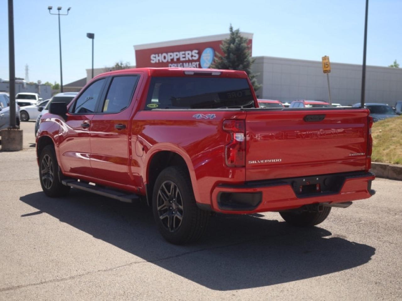 2024 Chevrolet Silverado 1500 Custom  **VERY LOW KMS** Photo2
