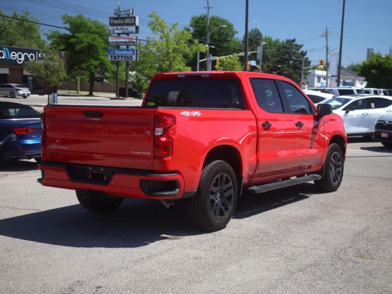 2024 Chevrolet Silverado 1500 Custom  **VERY LOW KMS** Photo3