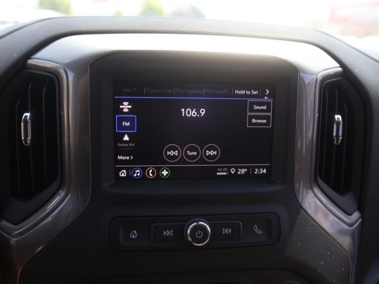 2024 Chevrolet Silverado 1500 Custom  **VERY LOW KMS** Photo
