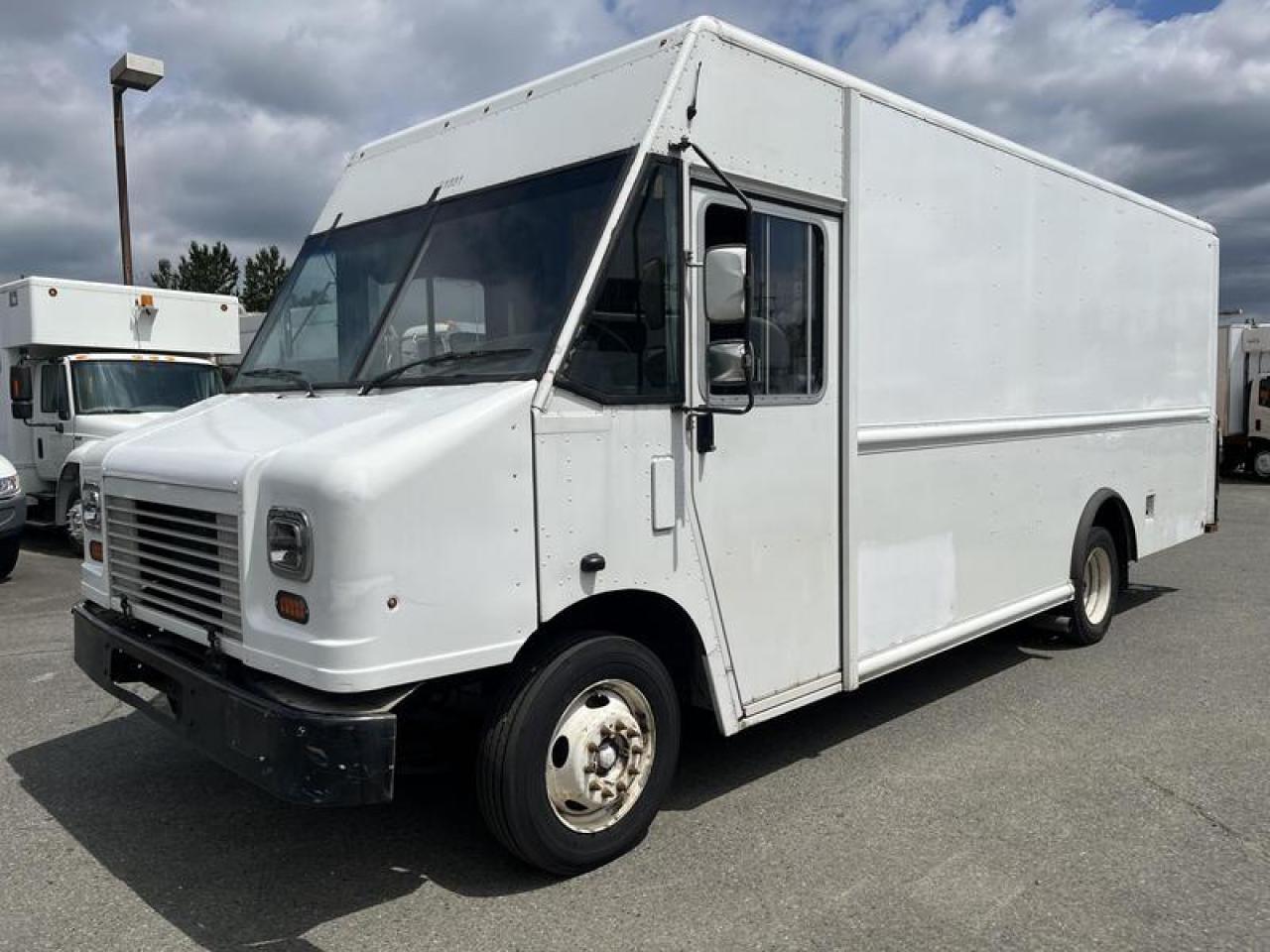 Used 2016 Ford E450 E-450 Utilimaster 18 Foot Cargo step Van With Rear Shelving for sale in Burnaby, BC