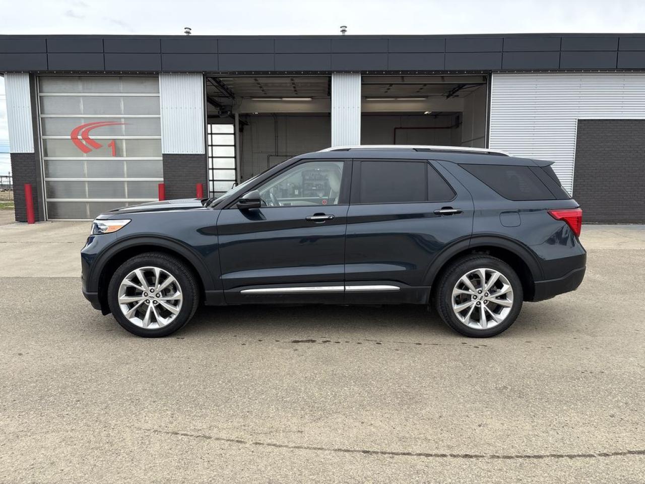 2023 Ford Explorer Platinum Photo