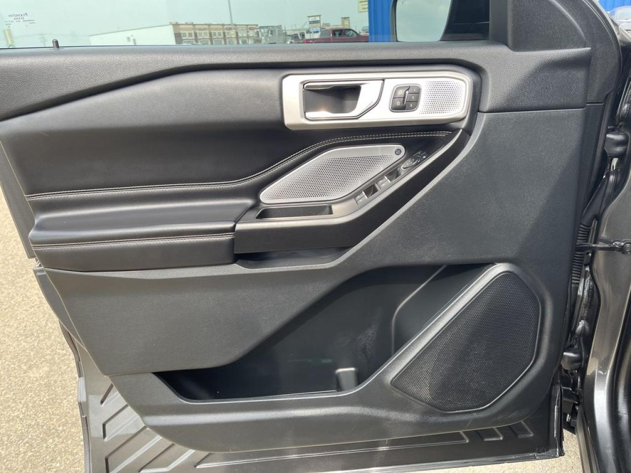 2020 Ford Explorer ST Photo3
