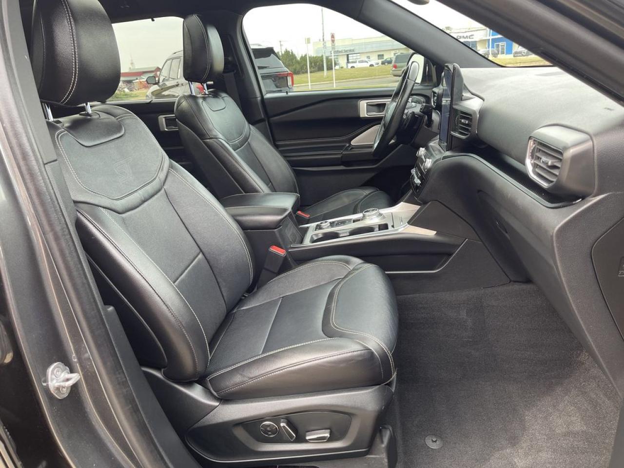 2020 Ford Explorer ST Photo5