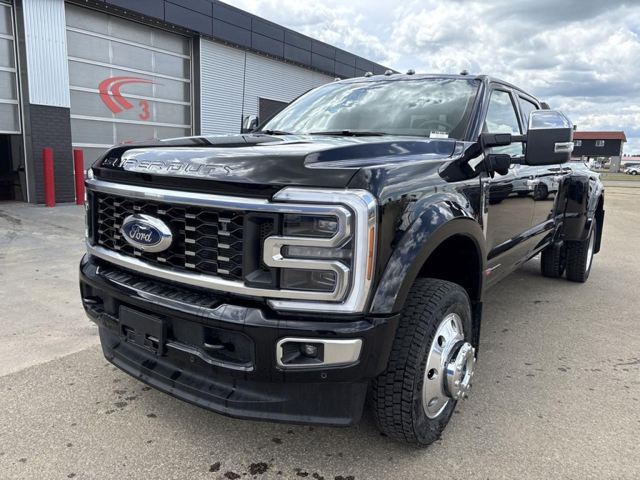 2025 Ford F-450 Super Duty DRW PLATINUM 8' Box 773A Photo1