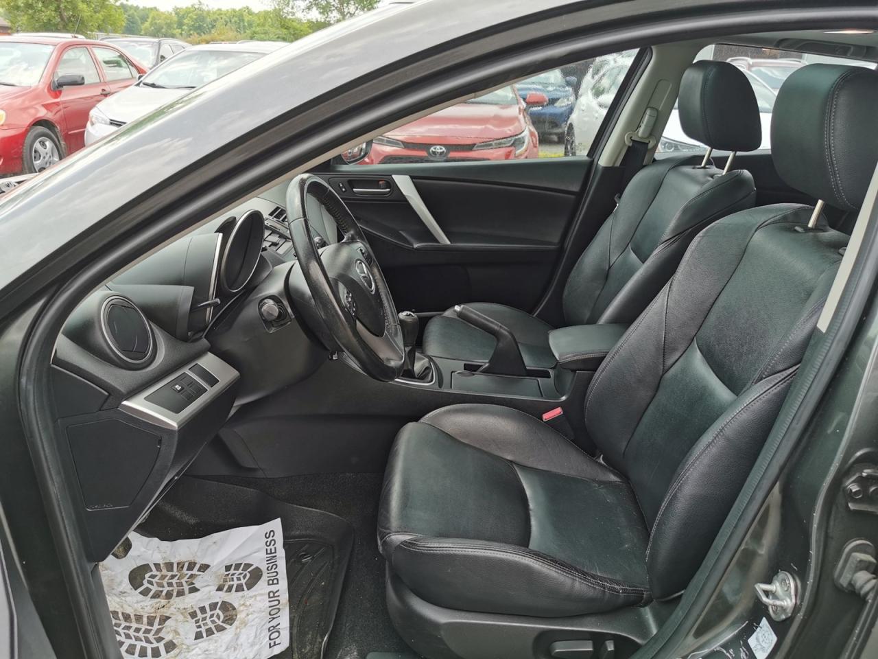 2012 Mazda MAZDA3 i Touring - Photo #11