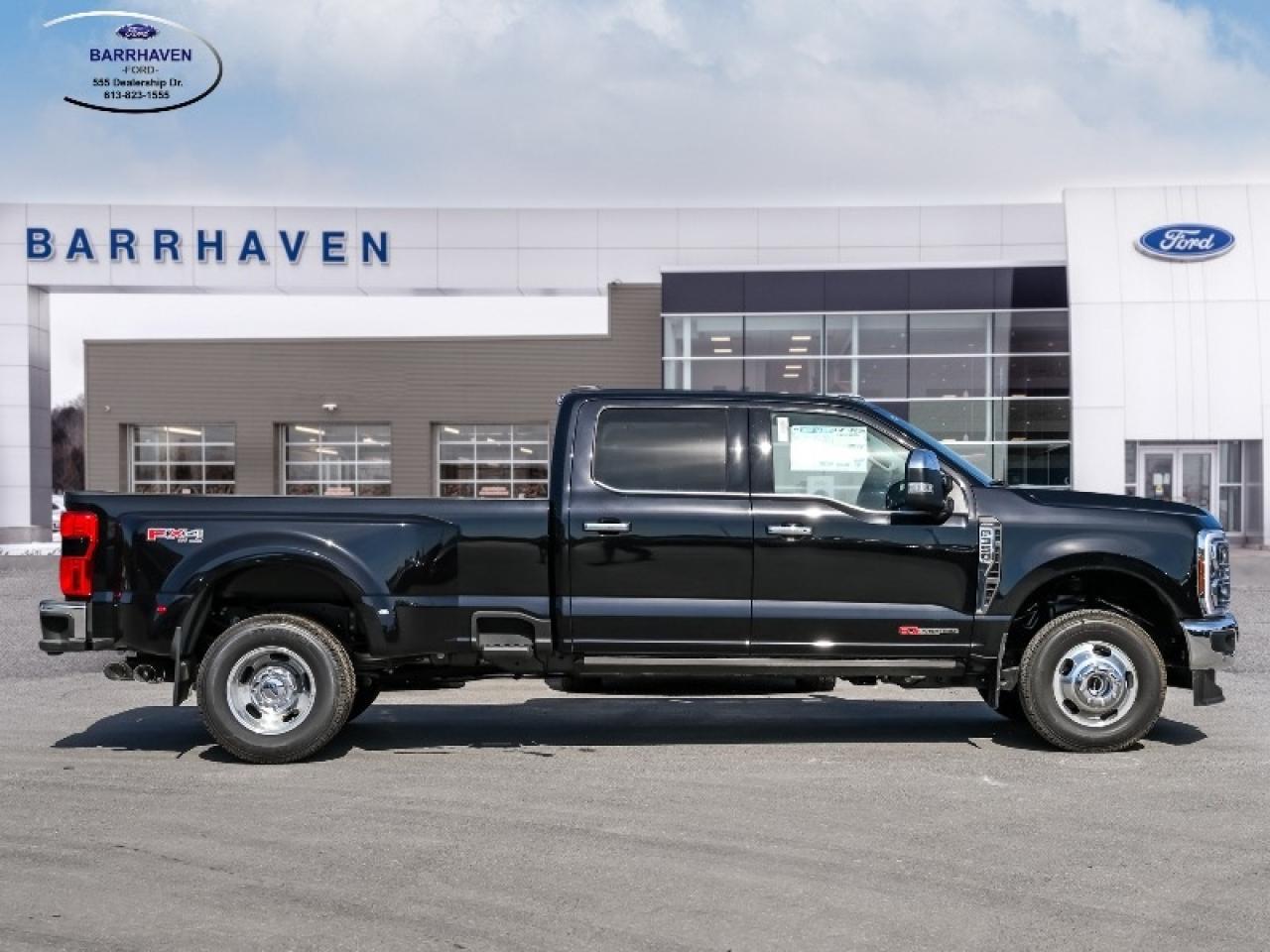 2025 Ford F-350 Super Duty DRW Lariat Photo