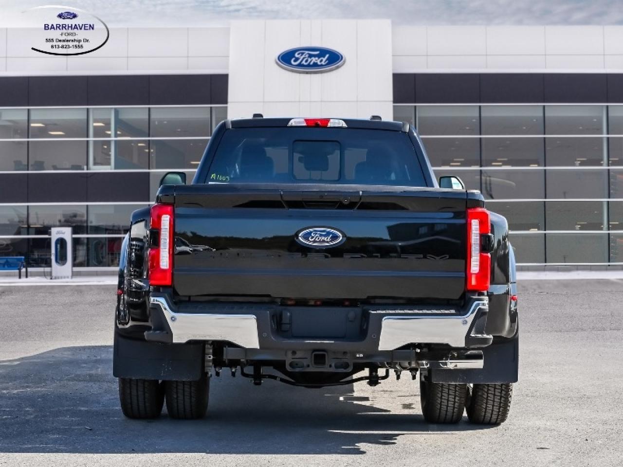 2025 Ford F-350 Super Duty DRW Lariat Photo3