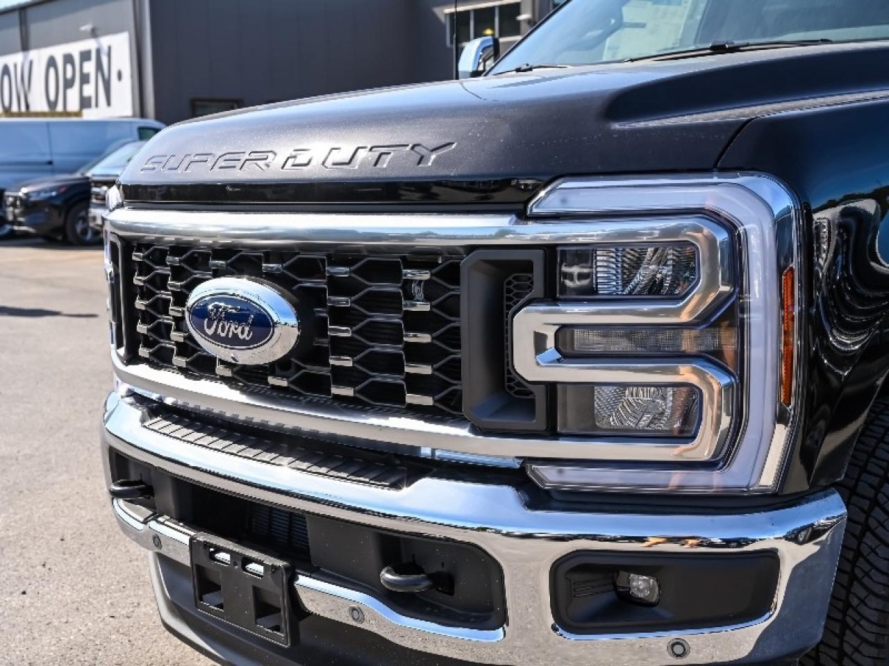 2025 Ford F-350 Super Duty DRW Lariat Photo