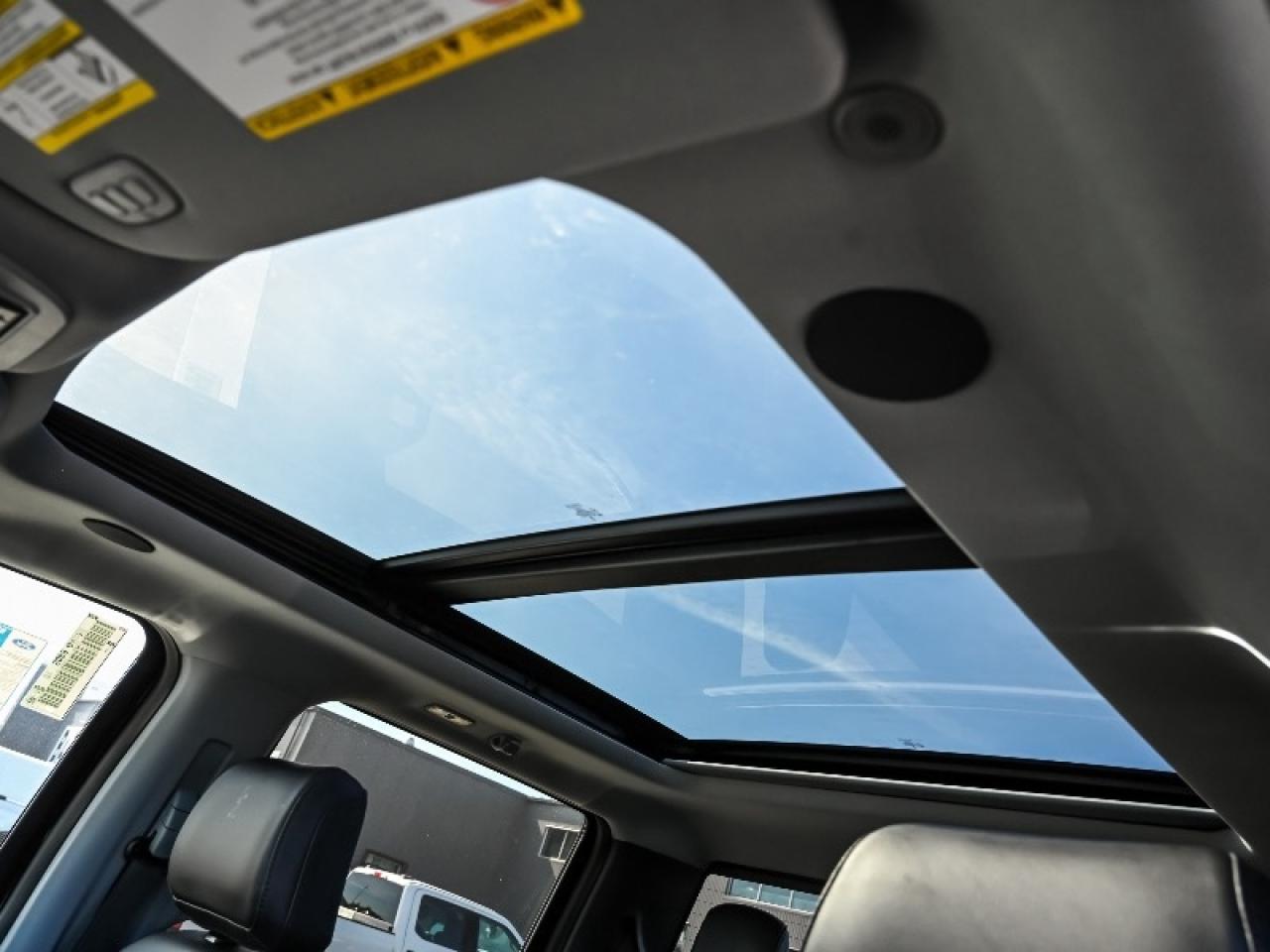 2025 Ford F-350 Super Duty DRW Lariat Photo