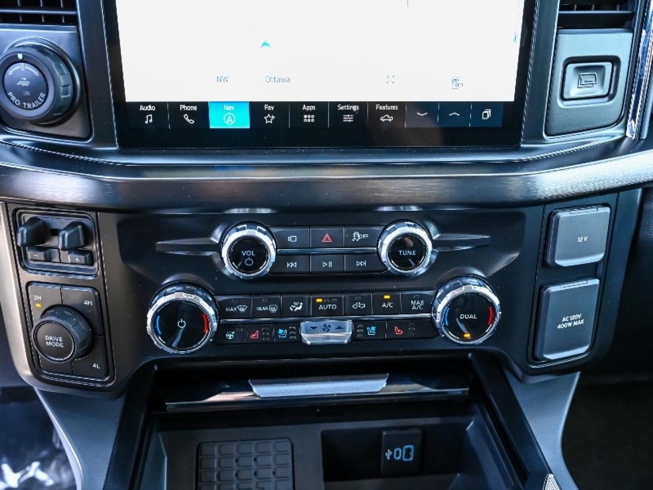 2025 Ford F-350 Super Duty DRW Lariat Photo