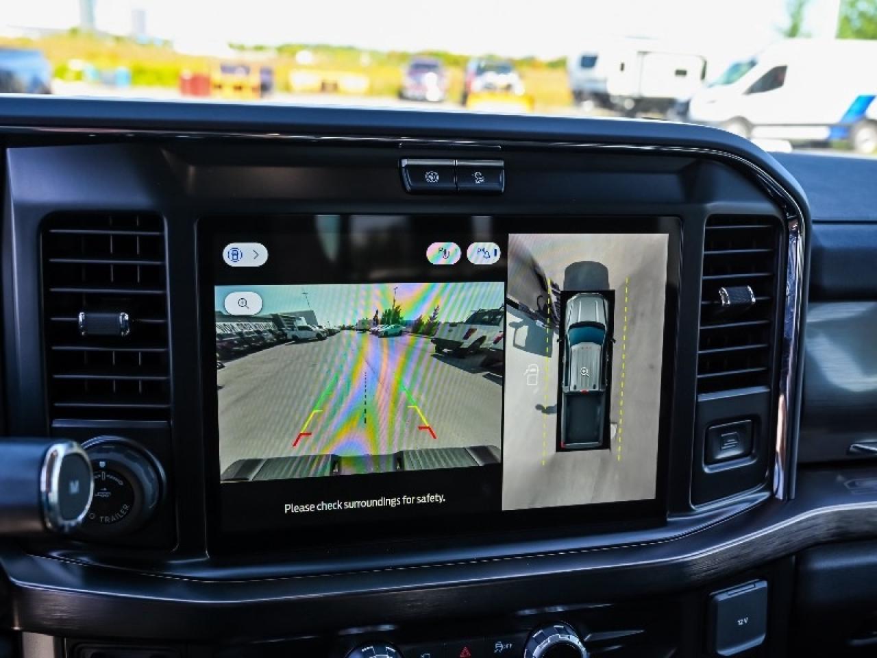 2025 Ford F-350 Super Duty DRW Lariat Photo