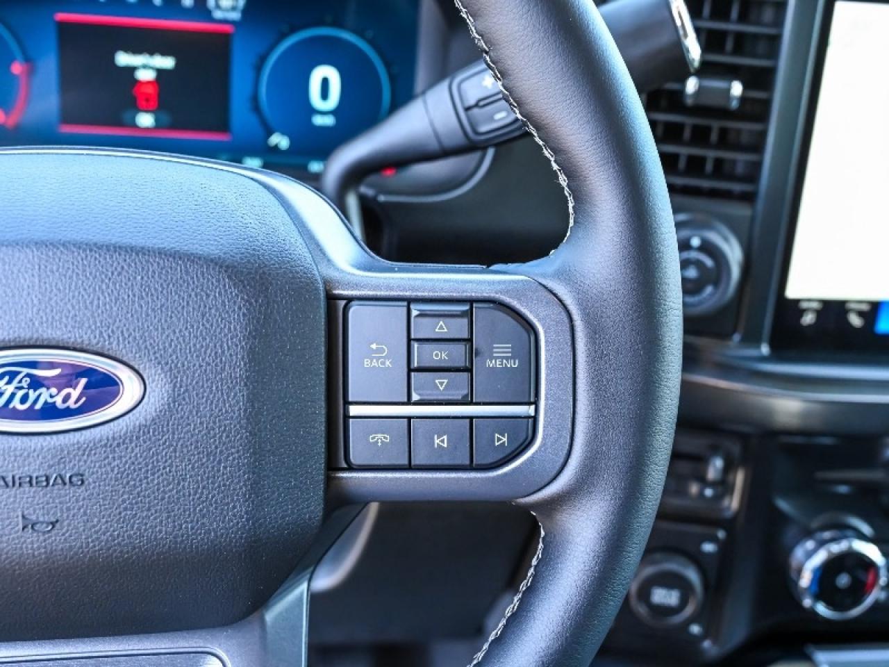 2025 Ford F-350 Super Duty DRW Lariat Photo