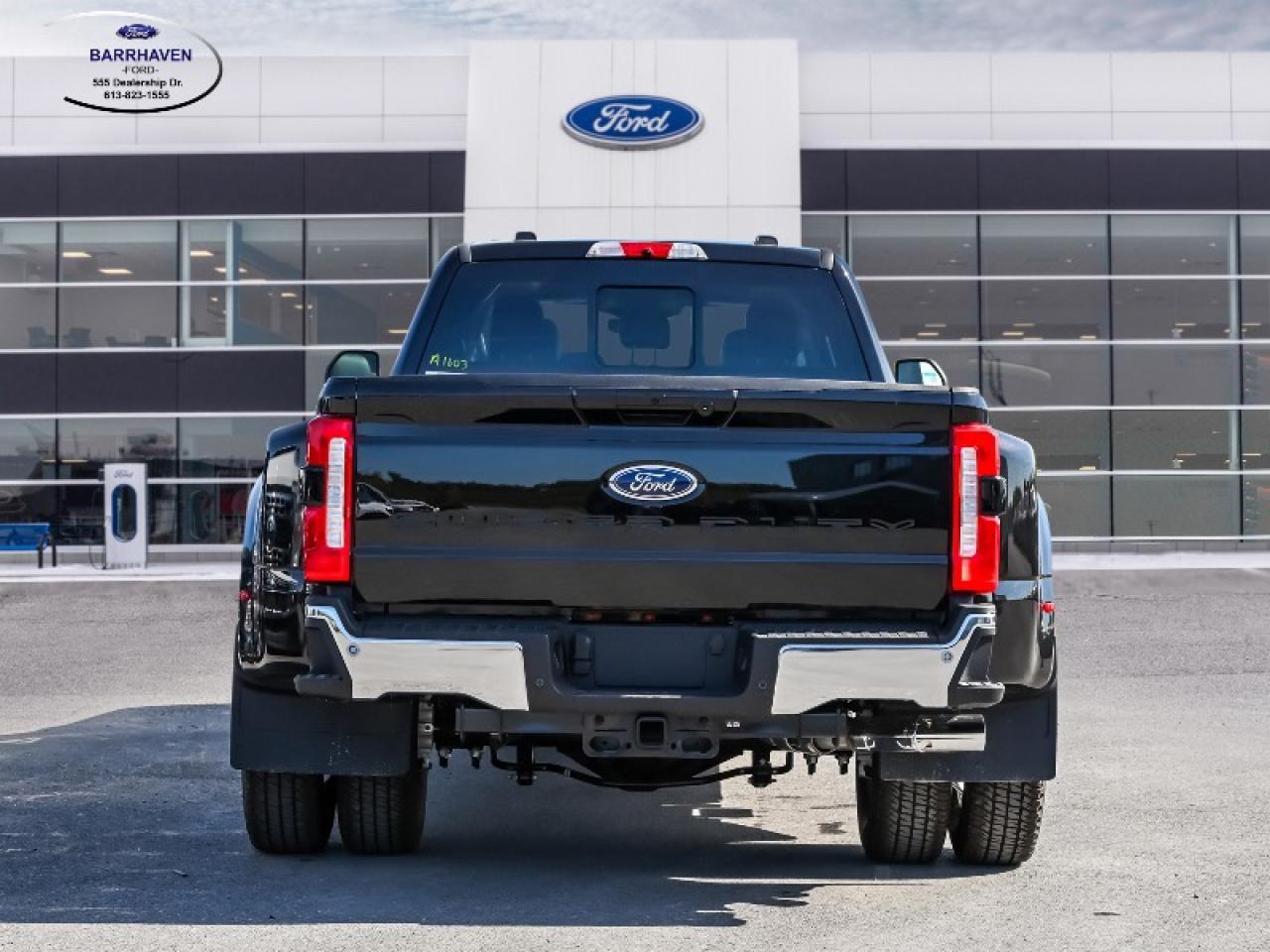 2025 Ford F-350 Super Duty DRW Lariat Photo3