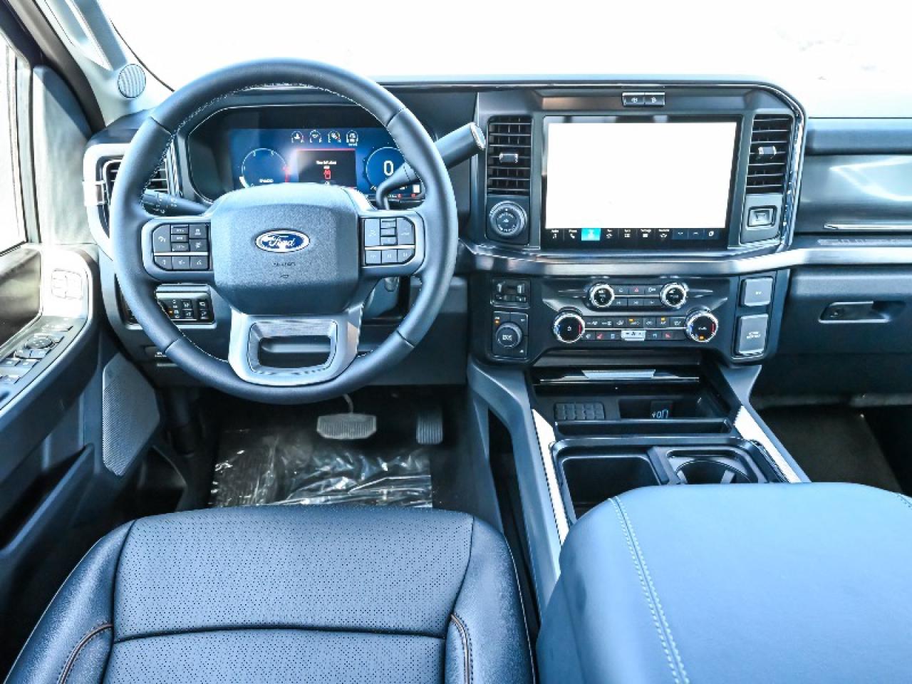 2025 Ford F-350 Super Duty DRW Lariat Photo