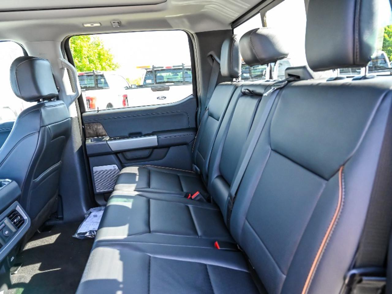 2025 Ford F-350 Super Duty DRW Lariat Photo