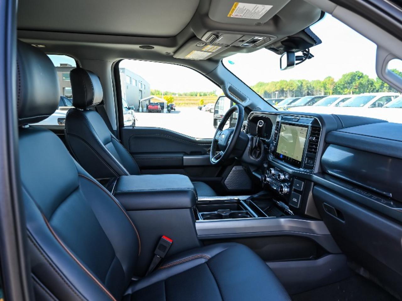 2025 Ford F-350 Super Duty DRW Lariat Photo