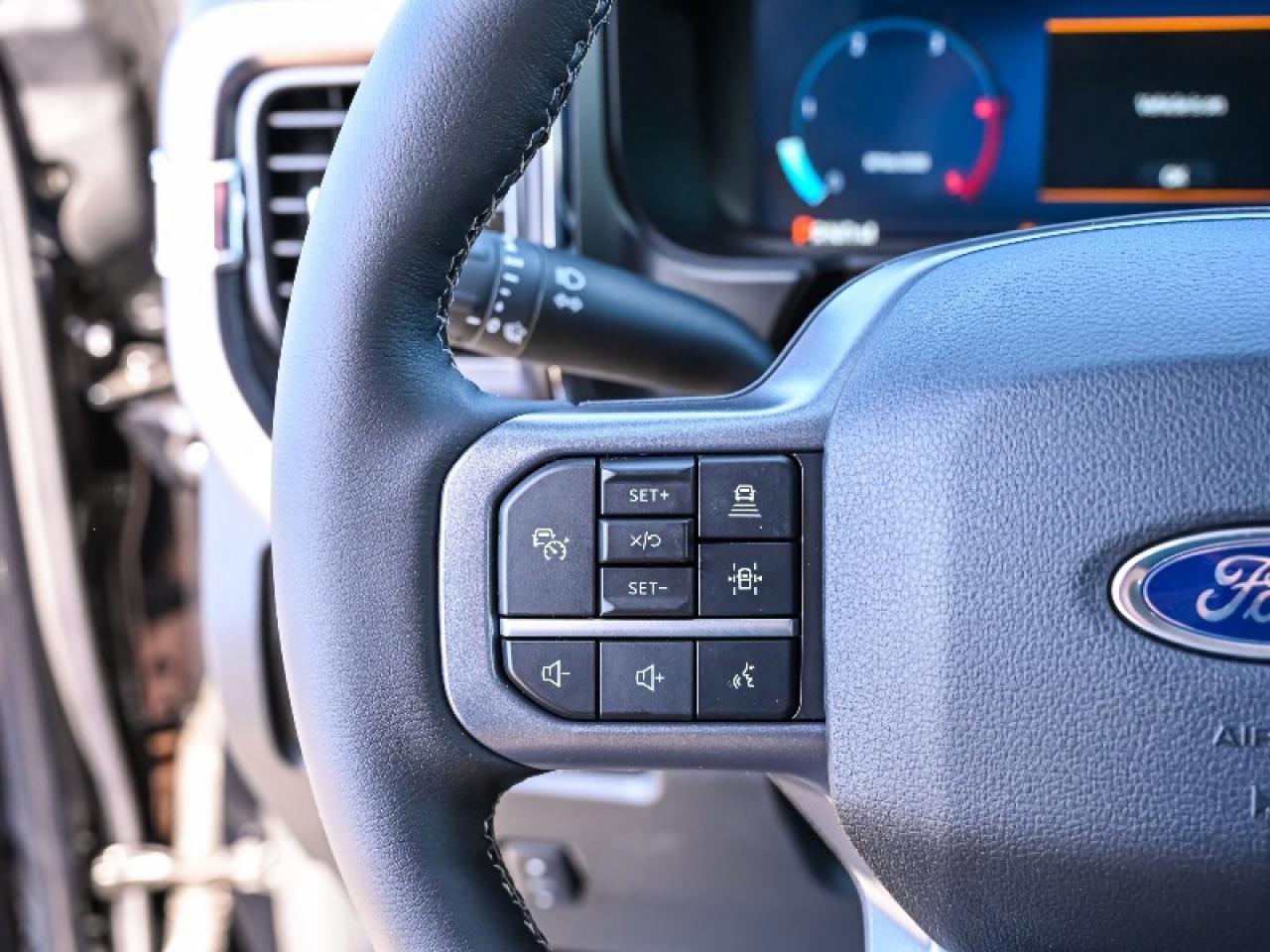 2025 Ford F-350 Super Duty DRW Lariat Photo