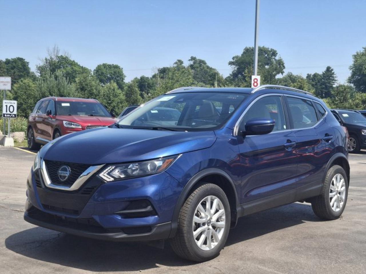 Used 2022 Nissan Qashqai SV | Sunroof | Heated Seats + Steering | Remote Start | Carplay + Android | Reverse Cam | and More ! for sale in Guelph, ON