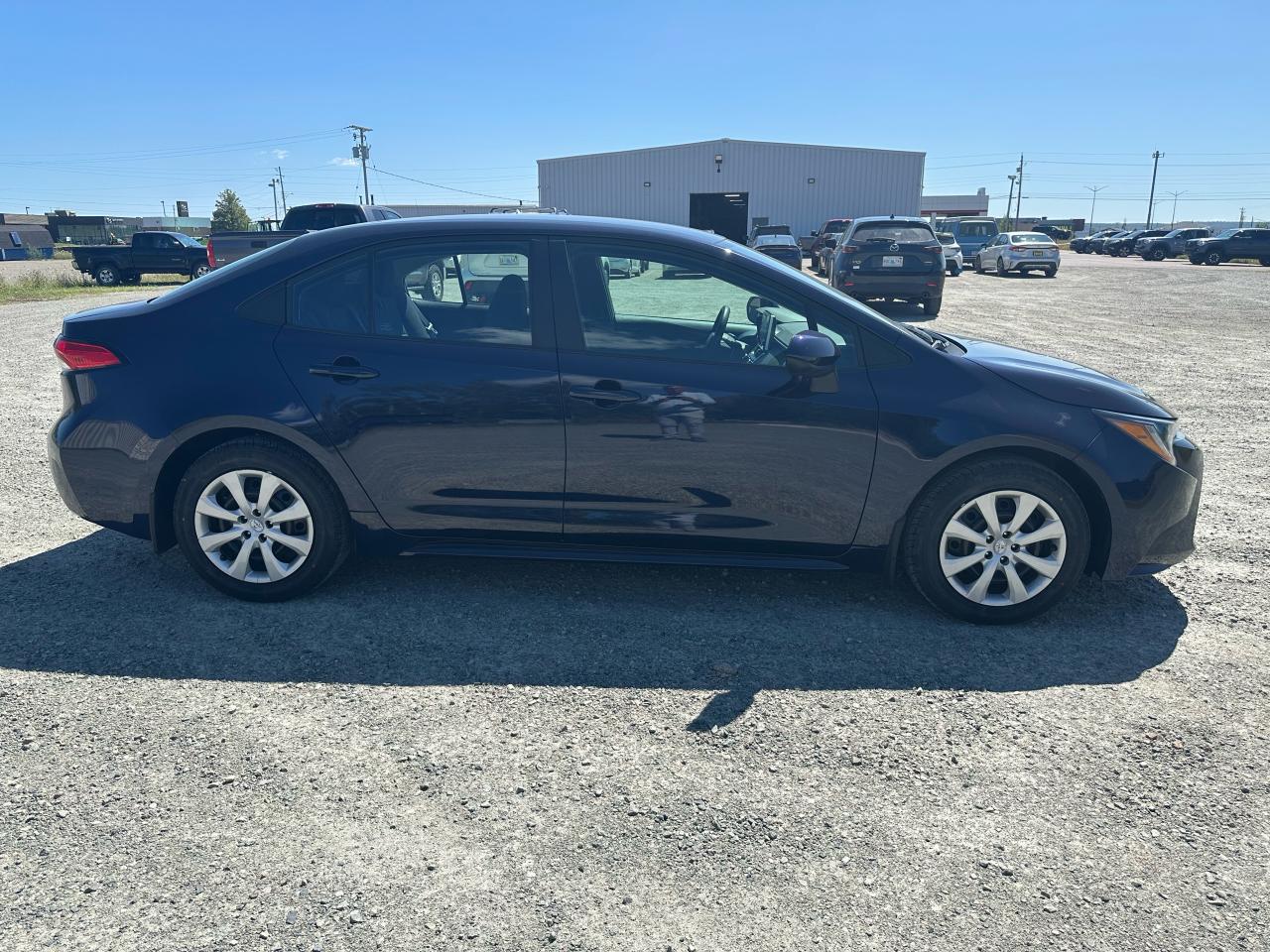 2021 Toyota Corolla LE Photo2