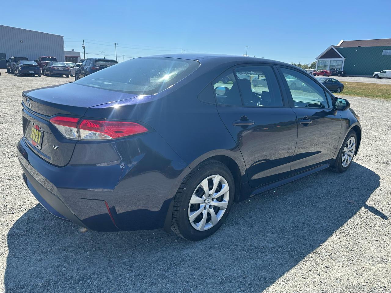 2021 Toyota Corolla LE Photo3