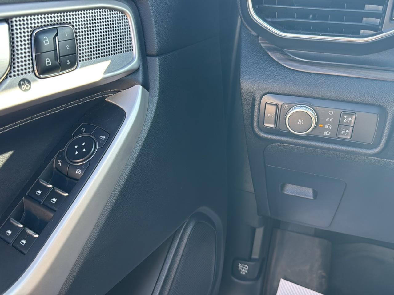 2021 Ford Explorer LIMITED Photo