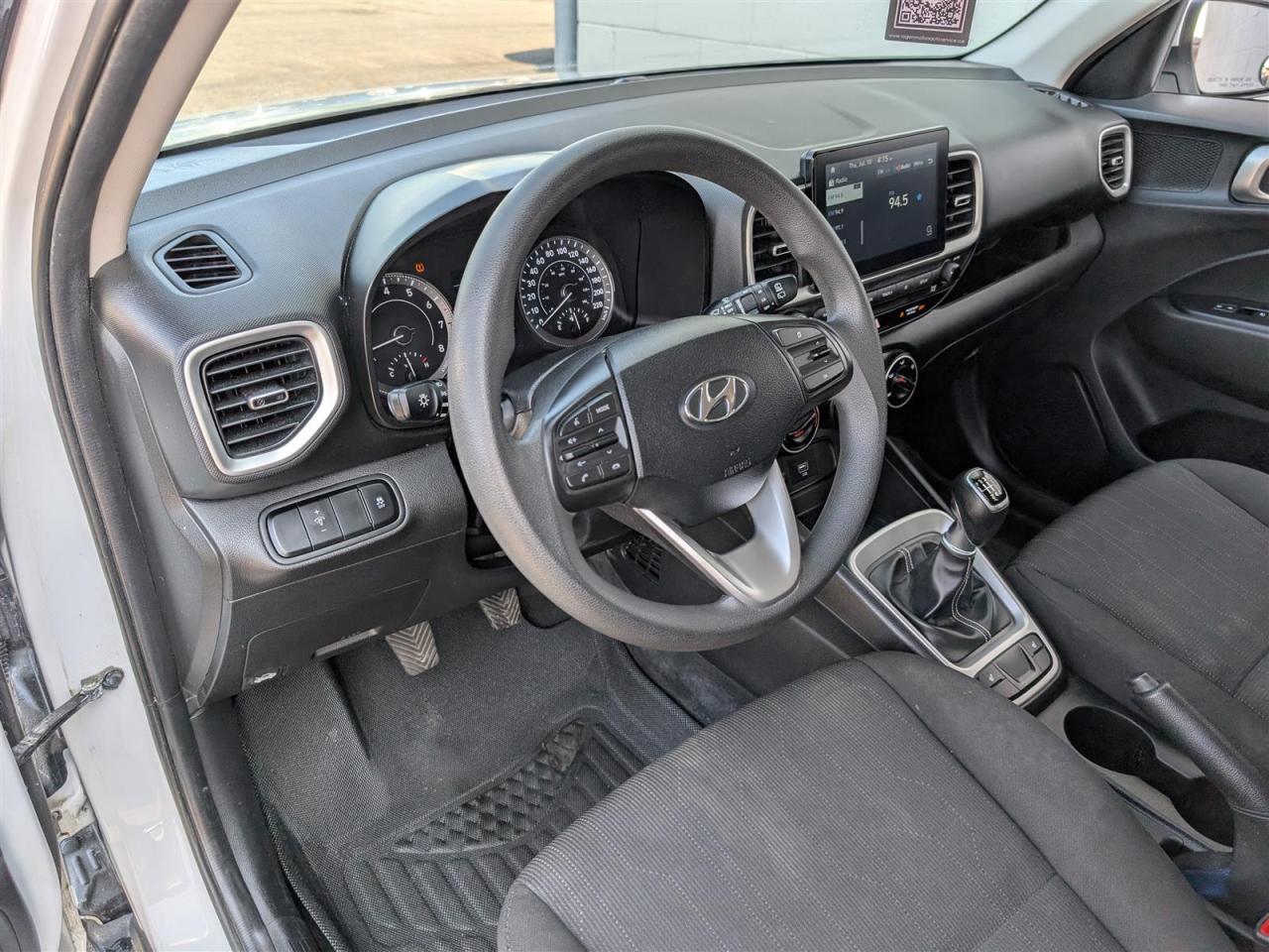 2021 Hyundai Venue ESSENTIAL - MANUAL - HTD SEATS - REV CAM