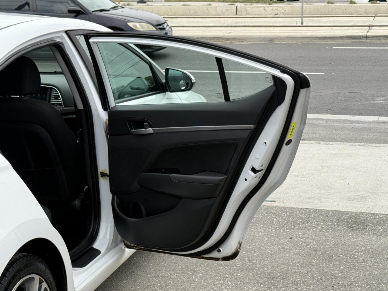 2017 Hyundai Elantra APPLE CARPLAY | ANDROID AUTO | BACK UP CAMERA Photo