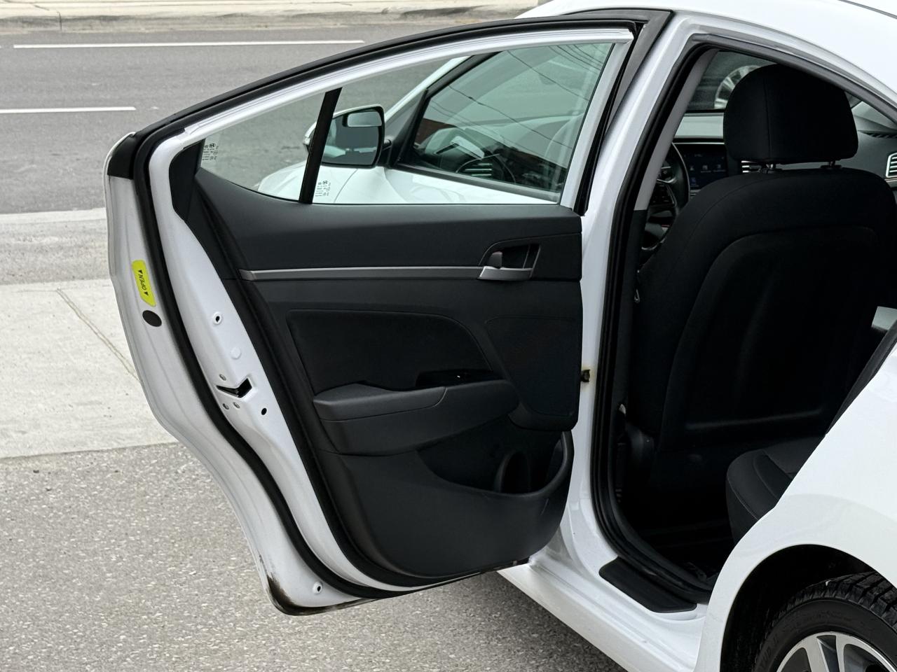 2017 Hyundai Elantra APPLE CARPLAY | ANDROID AUTO | BACK UP CAMERA Photo