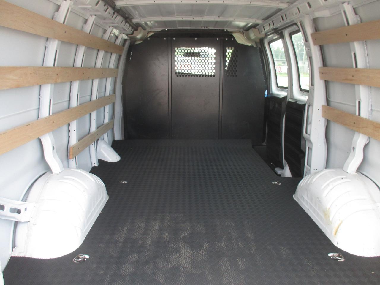 2023 GMC Savana Cargo Van 2500 135 inch w/base - Photo #7