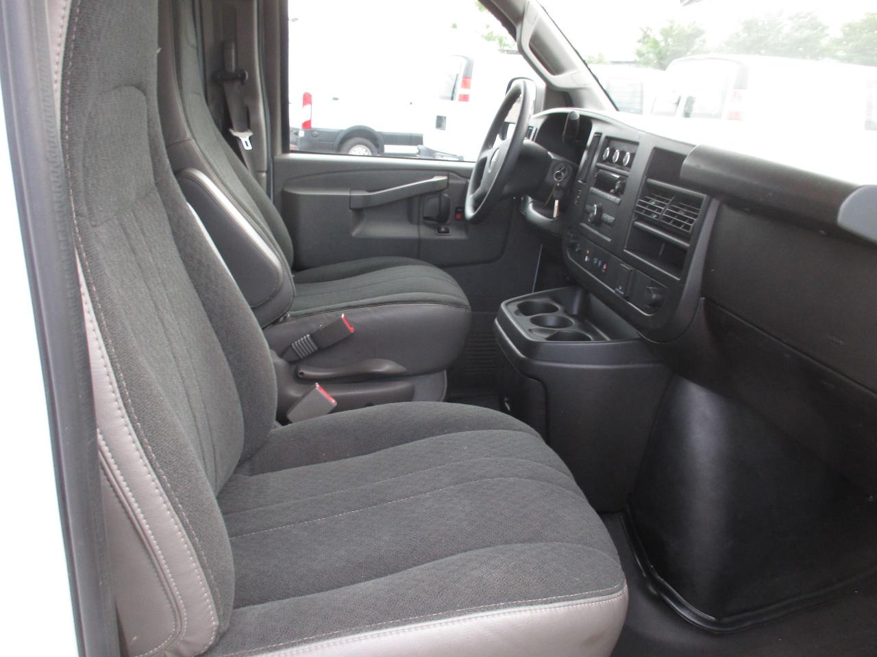 2023 GMC Savana Cargo Van 2500 135 inch w/base - Photo #8