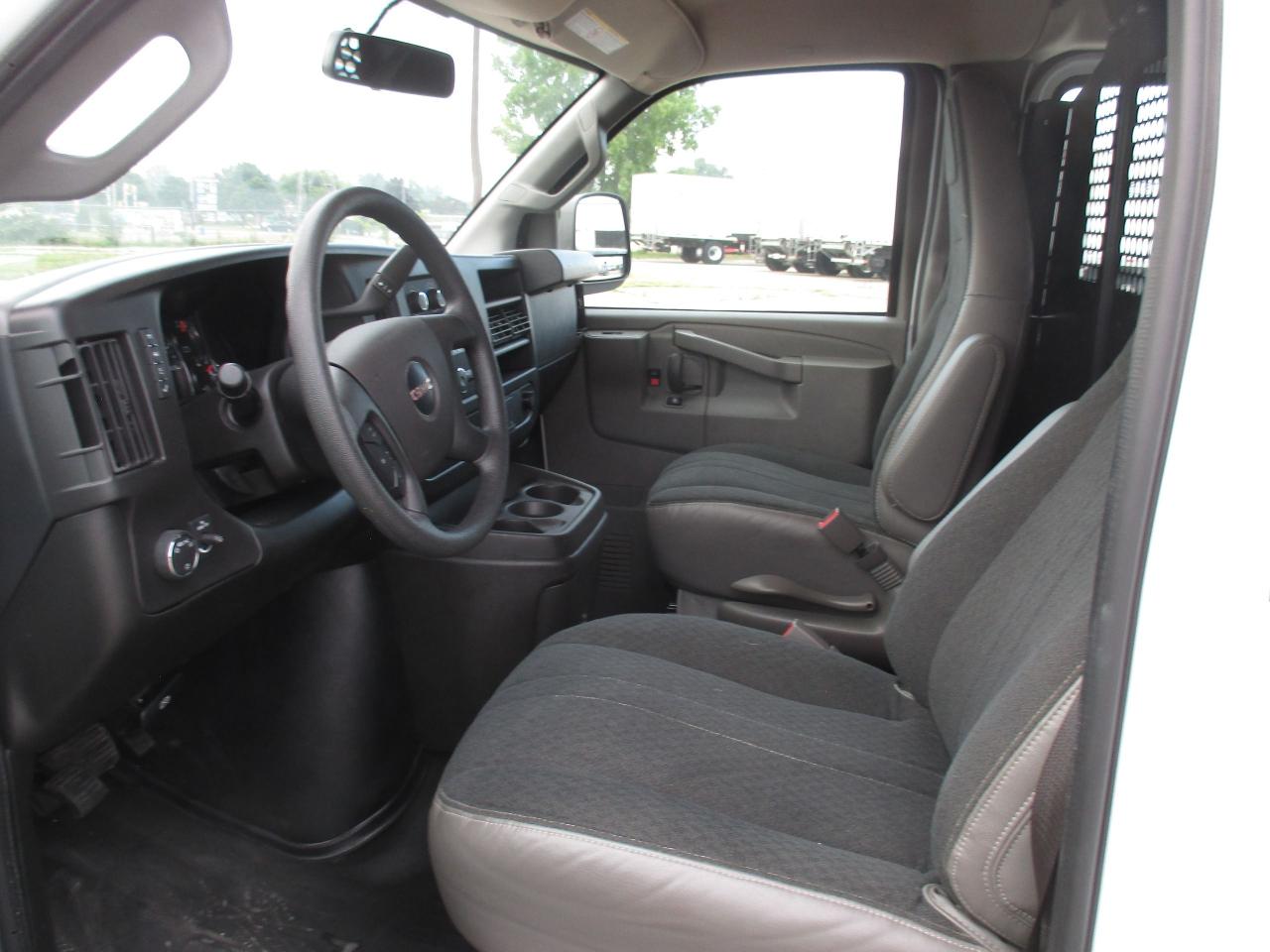 2023 GMC Savana Cargo Van 2500 135 inch w/base - Photo #9