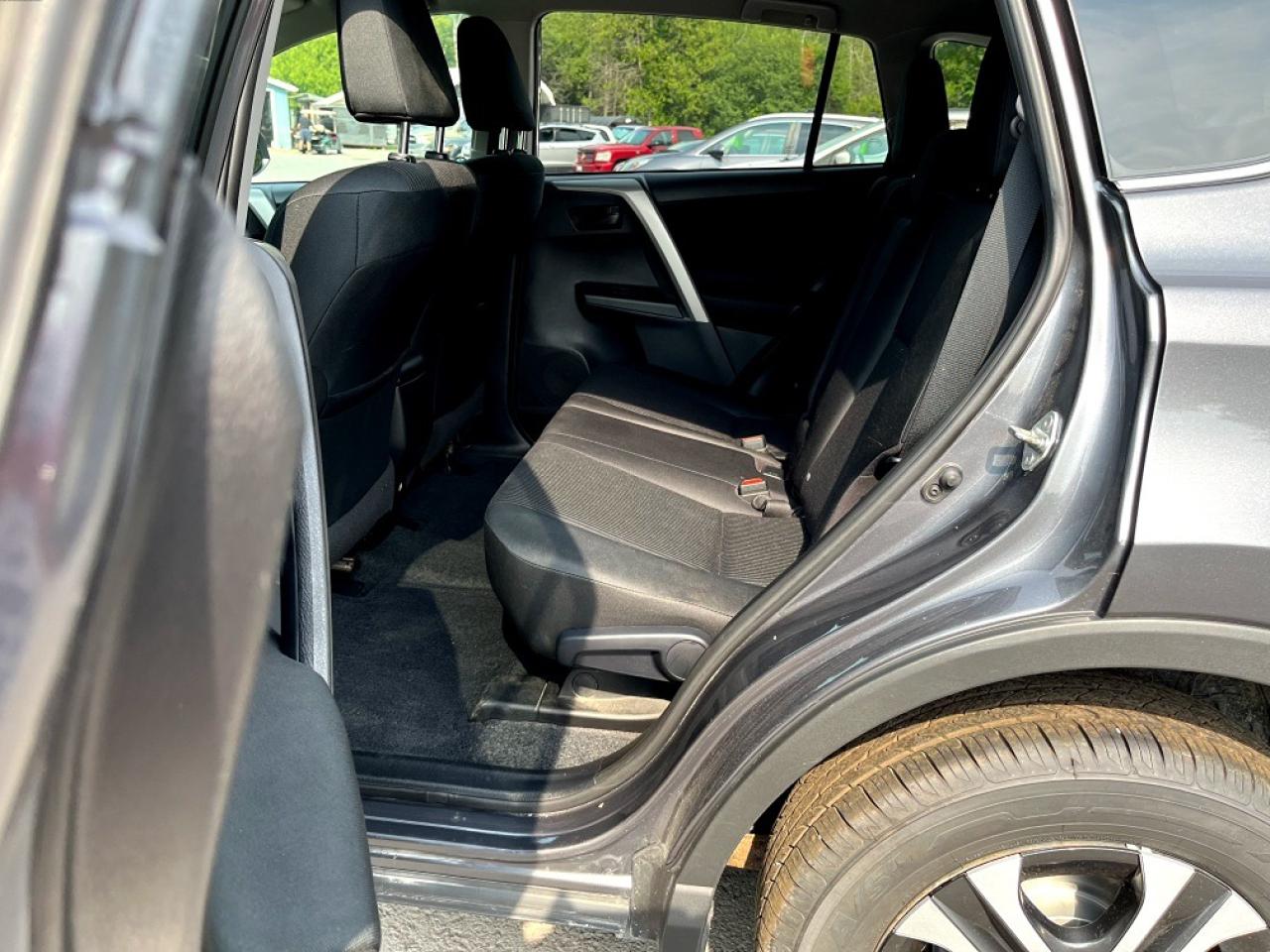 2016 Toyota RAV4 LE - Photo #8