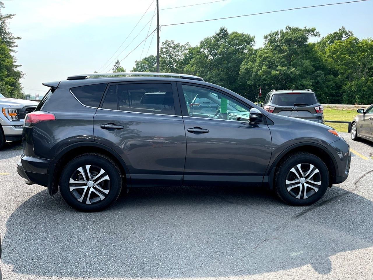 2016 Toyota RAV4 LE - Photo #4